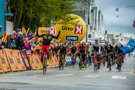 Alexander Kristoff wins his second consecutive stage at Tour des Fjords ahead of Jasper Stuyven (Trek).