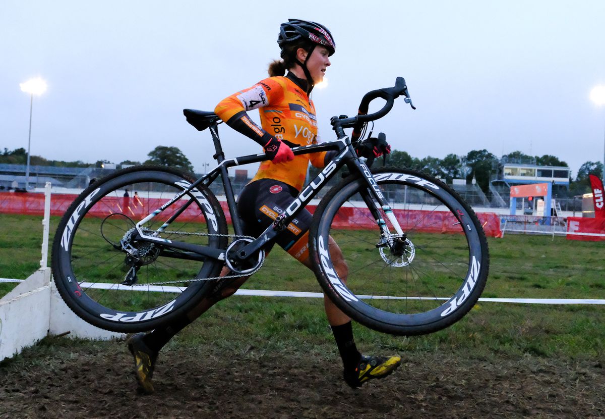 Amanda Miller (Boulder Cycle Sport) running barriers with one lap to go