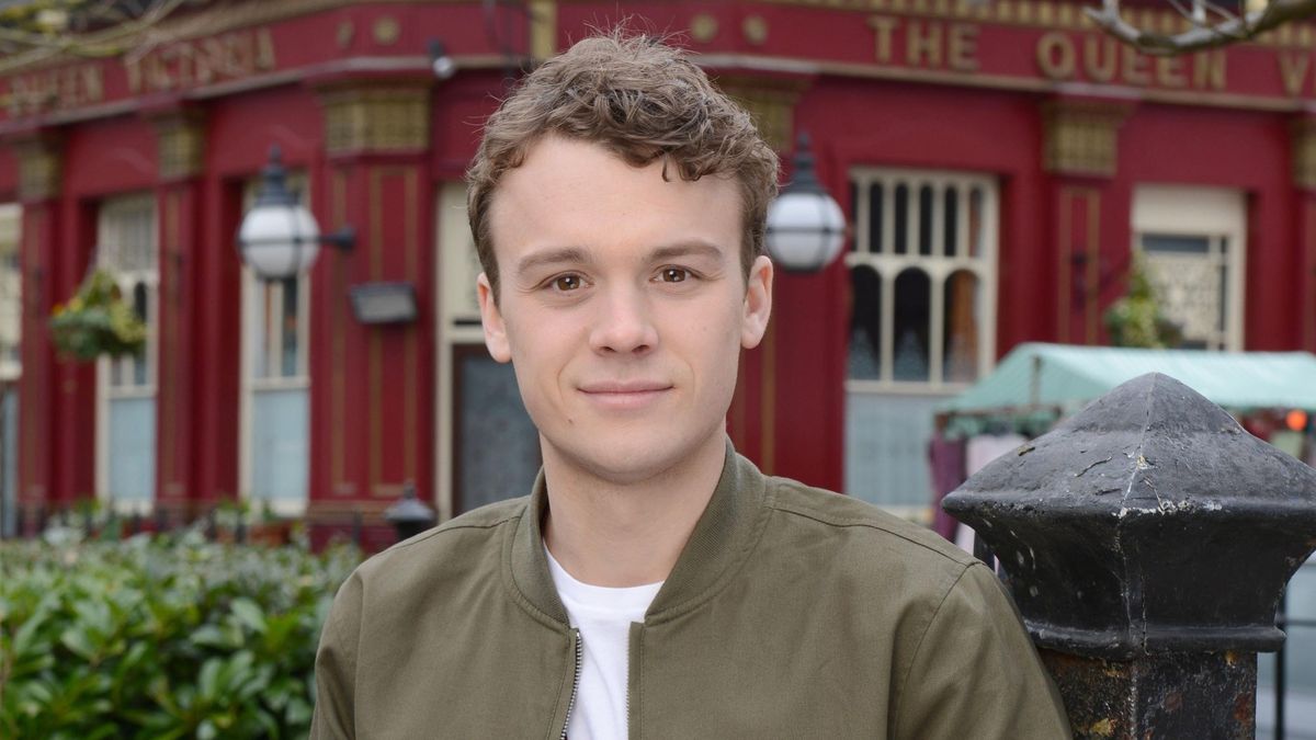 EastEnders fans spot clue that an iconic Carter is returning | What to ...