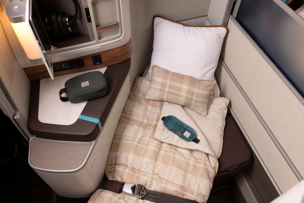 alaska airlines business class suites