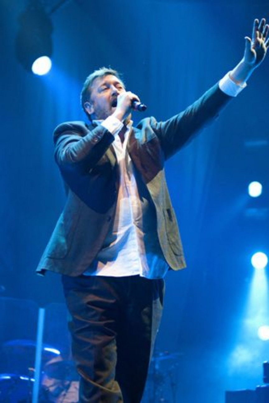 50-song-lyrics-to-start-your-day-with-10-1556678845-CDUp-column-width-inline