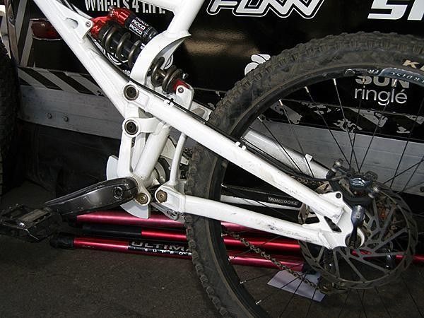 The Pinn'R's Freedrive suspension system looks complicated but the wheel path is a straightforward high-single pivot.