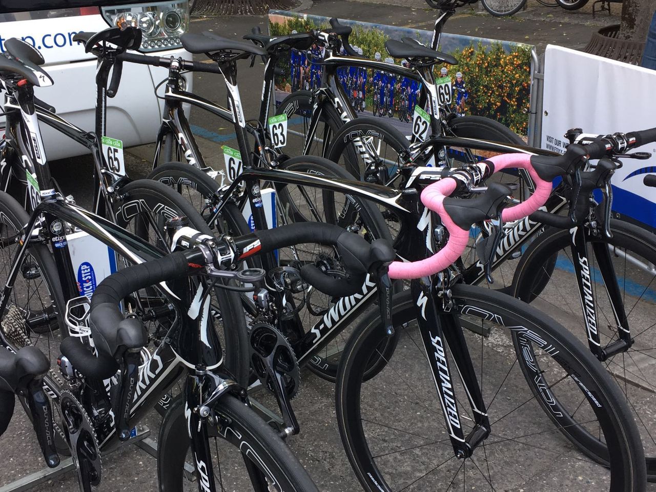Bob Jungels' bike gets pink accents to go with his maglia rosa