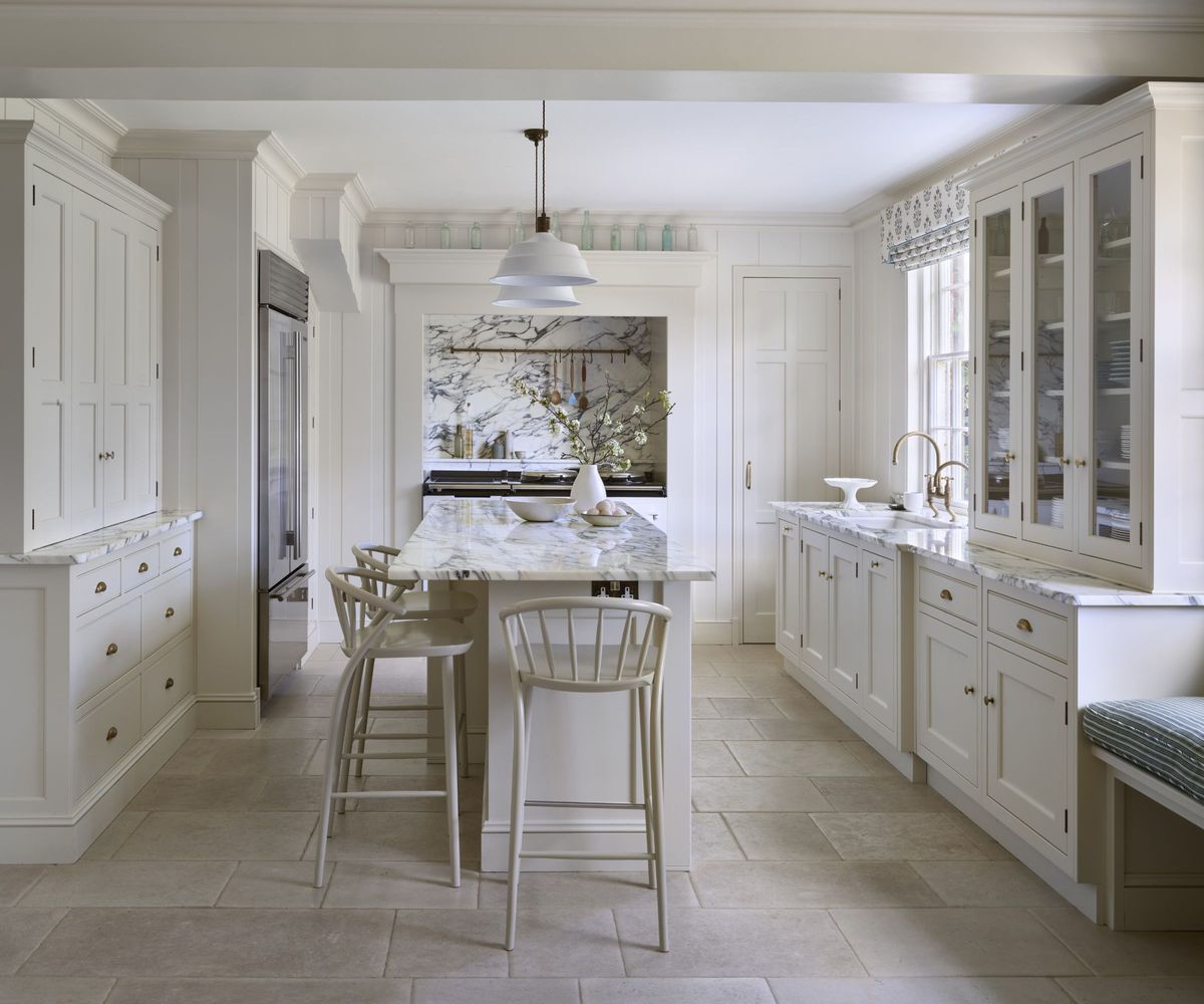 should-a-kitchen-floor-be-lighter-or-darker-than-cabinets-the-lowdown-from-experts