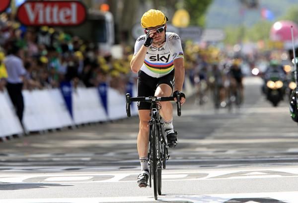A battered Mark Cavendish (Sky) finishes stage 4 after crashing in the closing kilometres.