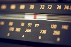 radio tuner, radio waves