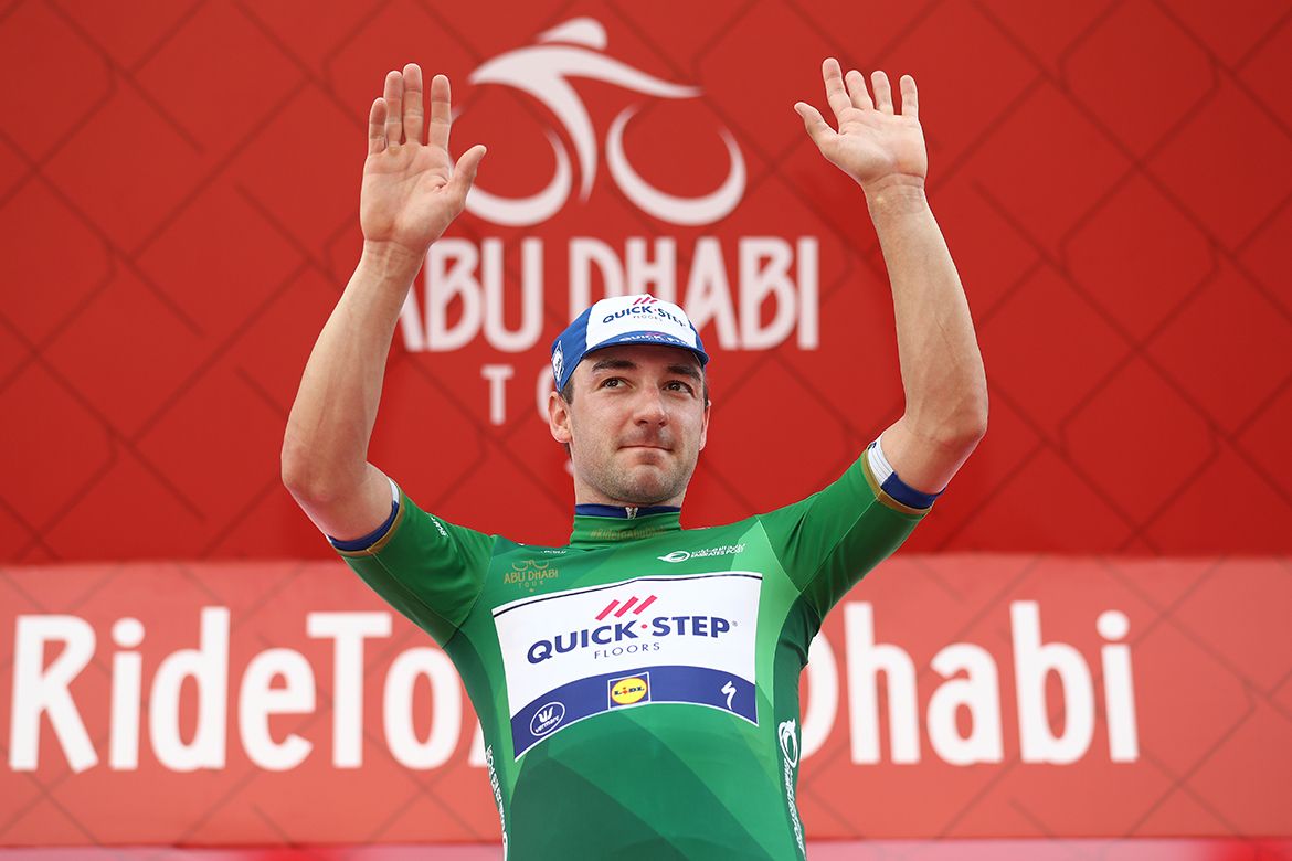 Elia Viviani kept hold of the green jersey