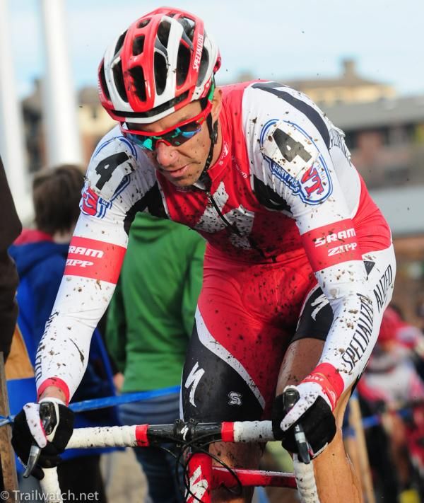 Todd Wells (Specialized) alone in the lead.