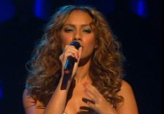 Leona Lewis began the semi-final of Dancing On Ice with a performance of Footprints In The Sand
