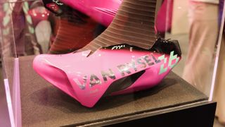 Velofollies tech gallery: Airbag bibshorts, wireless electronic shoes, and beautiful custom paint