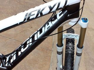 The internally routed derailleur lines exit just ahead of the bottom bracket shell.