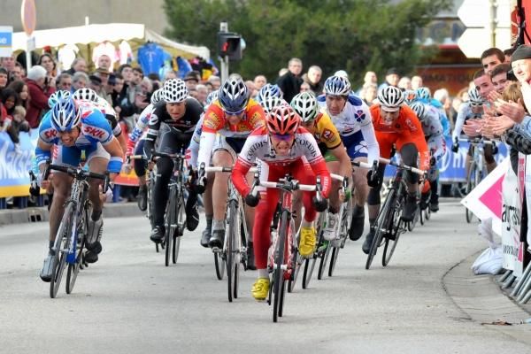 Samuel Dumoulin (Cofidis Le Credit En Ligne) powers to the line at the head of the peloton.