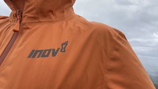 inov-8 Venturelite Jacket: logo