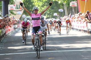 Stage 6 - Hat-trick for Vos in Piacenza