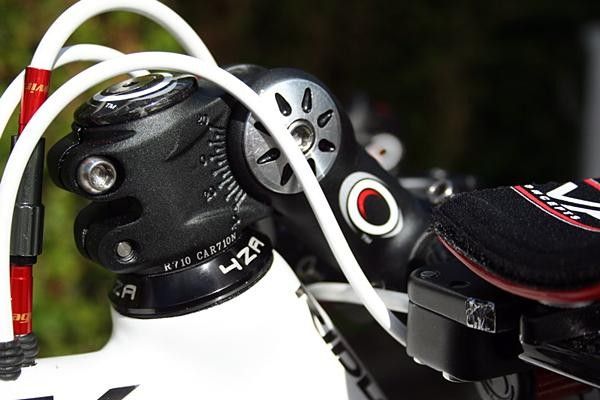 Oval's A710 Adjustable stem allows Evans to get an even lower position on an already-aggressively positioned frame.