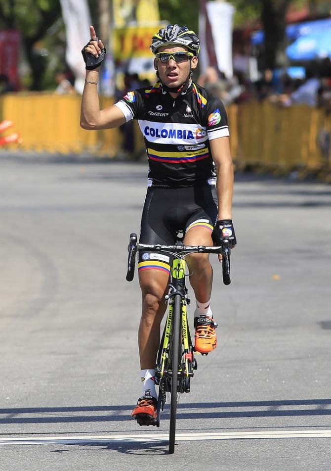 Duber Quintero celebrates
