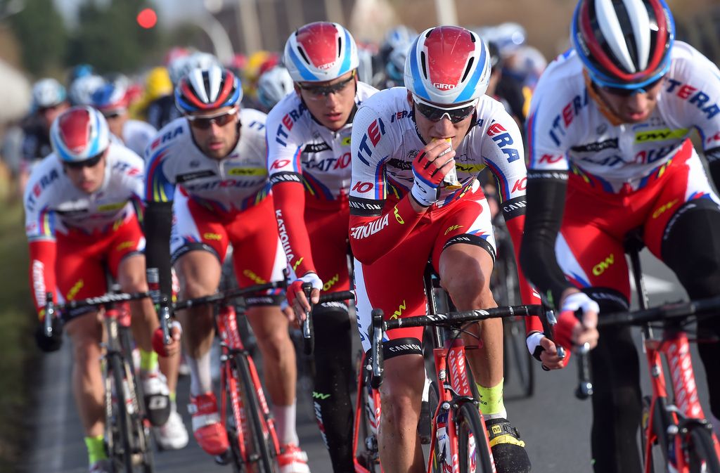 Sven Erik Bystr&oslash;m (Katusha) has a bite to eat