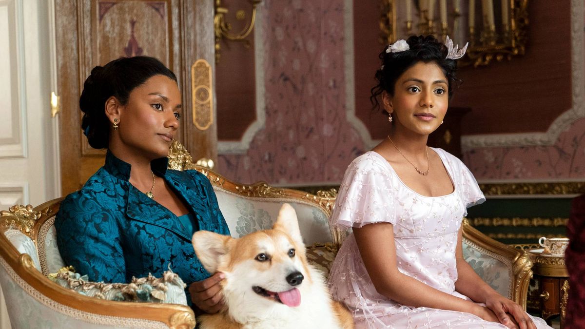 (L to R) Simone Ashley as Kate Sharma, Charithra Chandran as Edwina Sharma in episode 201 of Bridgerton