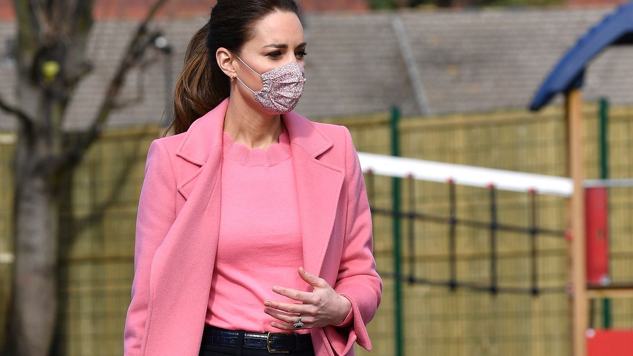 kate middleton wearing a pink boden jumper