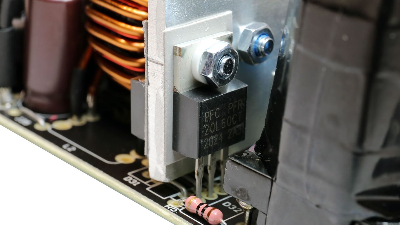XPG Pylon 550W