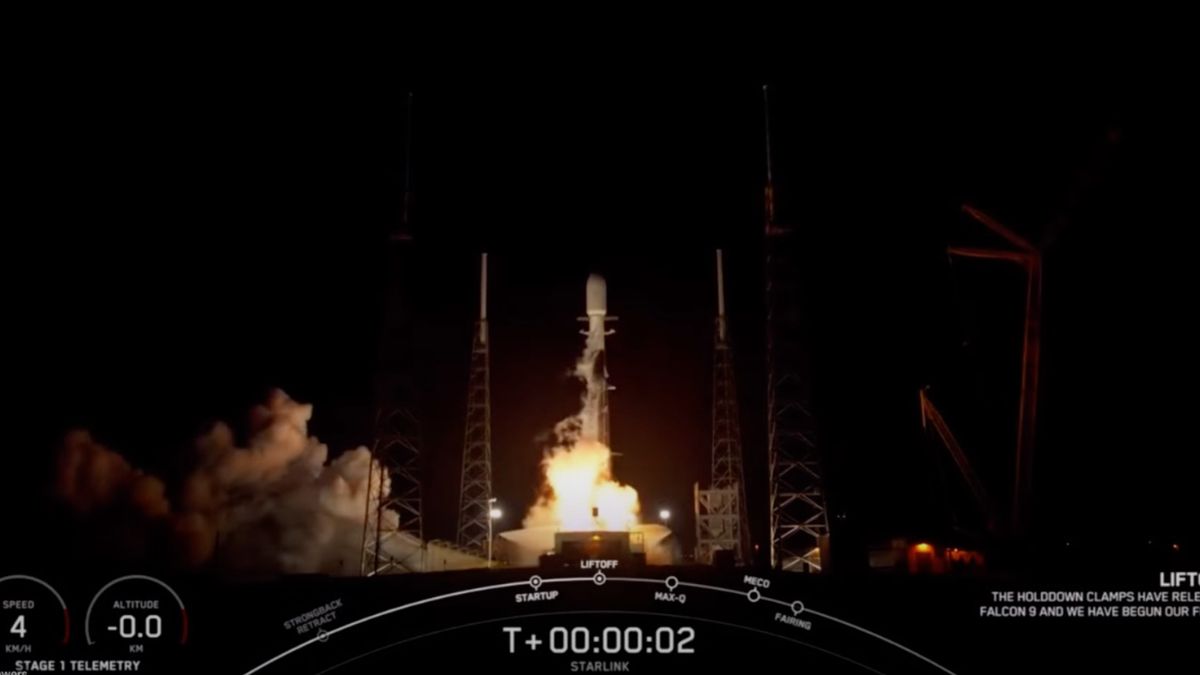 SpaceX lanza 22 satélites Starlink en despegue nocturno (vídeo)