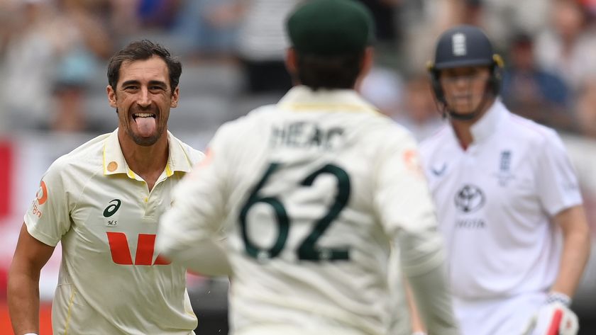 Starc undertakes a legendary catch