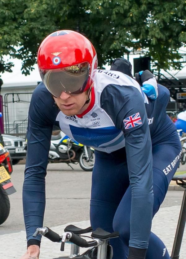 Pre-race favourite Bradley Wiggins (GBr) takes a look at the course