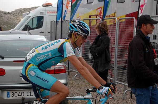 Andreas Kl&ouml;den (Astana) did his share of work and rolled away the tent where he could change.