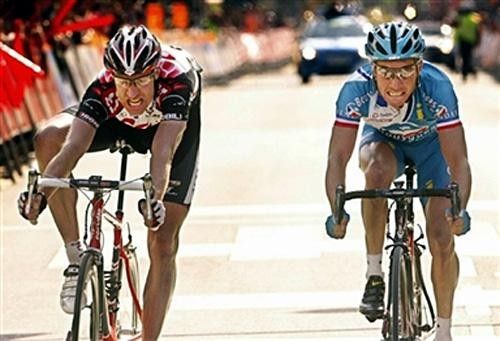 But Voeckler (R) wins it