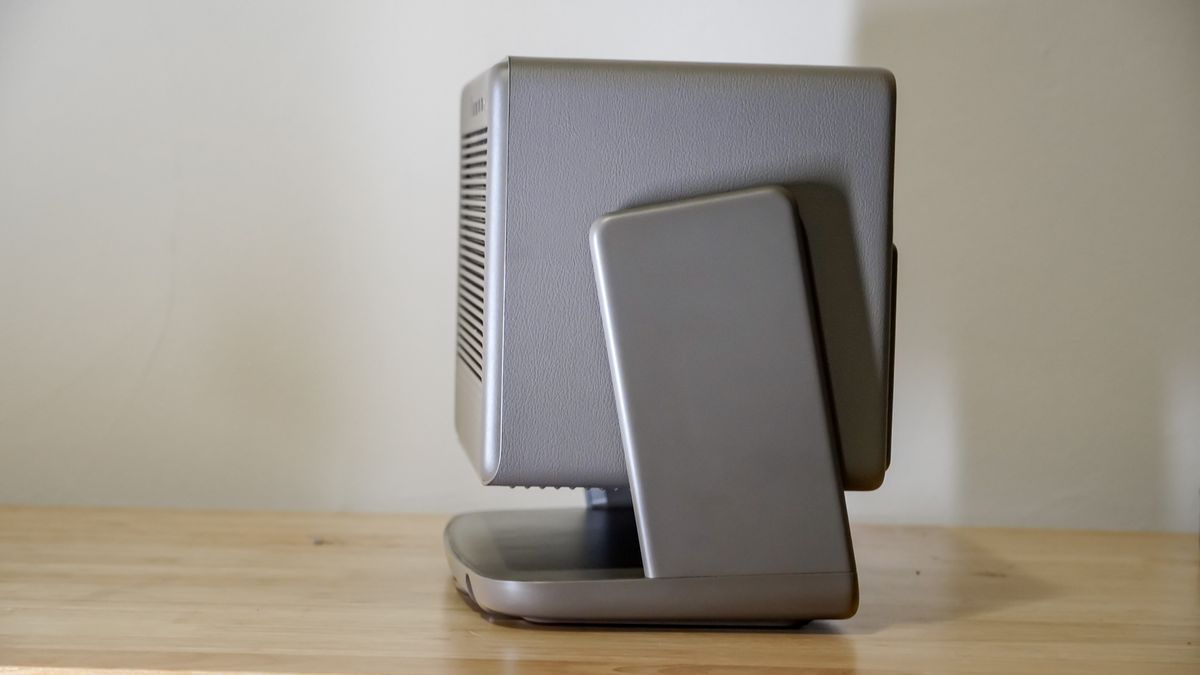 Xgimi Horizon 20 Pro 4K projector on a table