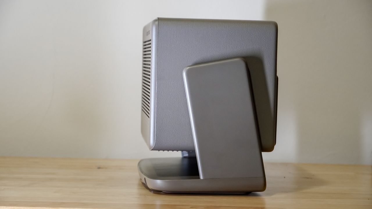 Xgimi Horizon 20 Pro 4K projector on a table
