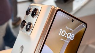 Moto Razr Fold hinge