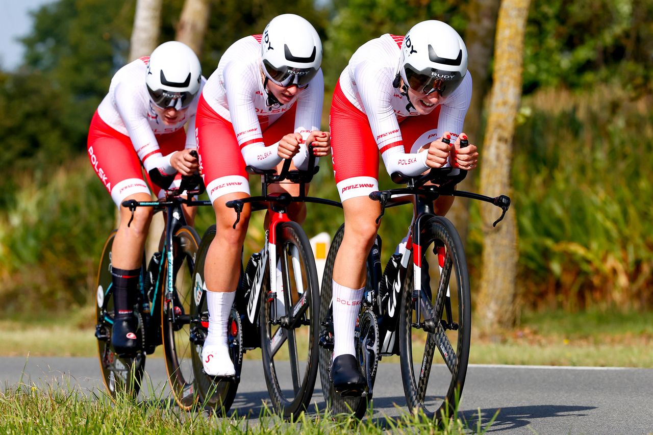 2021 UCI World Championships Flanders Mixed Relay Knokke Heist Bruges 443 km 22092021 Karolina Karasiewicz Poland Karolina Kumiega Poland Aurela Nerlo Poland photo Luca BettiniBettiniPhoto2021