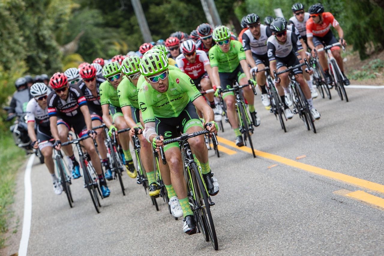 Paddy Bevin (Cannondale) does a shift on the front)