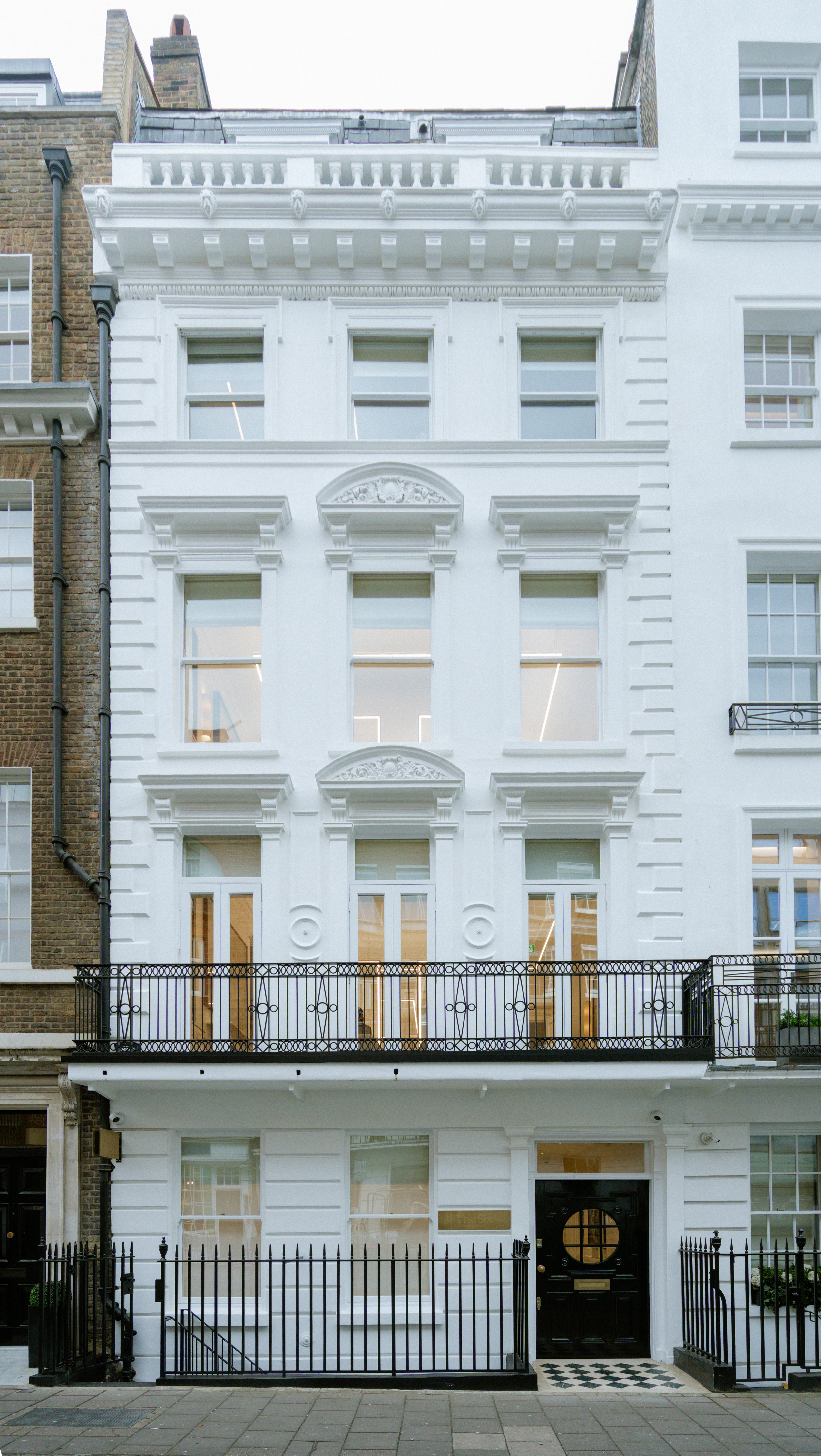 The stuccoed exterior of a thoroughly renovated, beautifully preserved Georgian townhouse.
