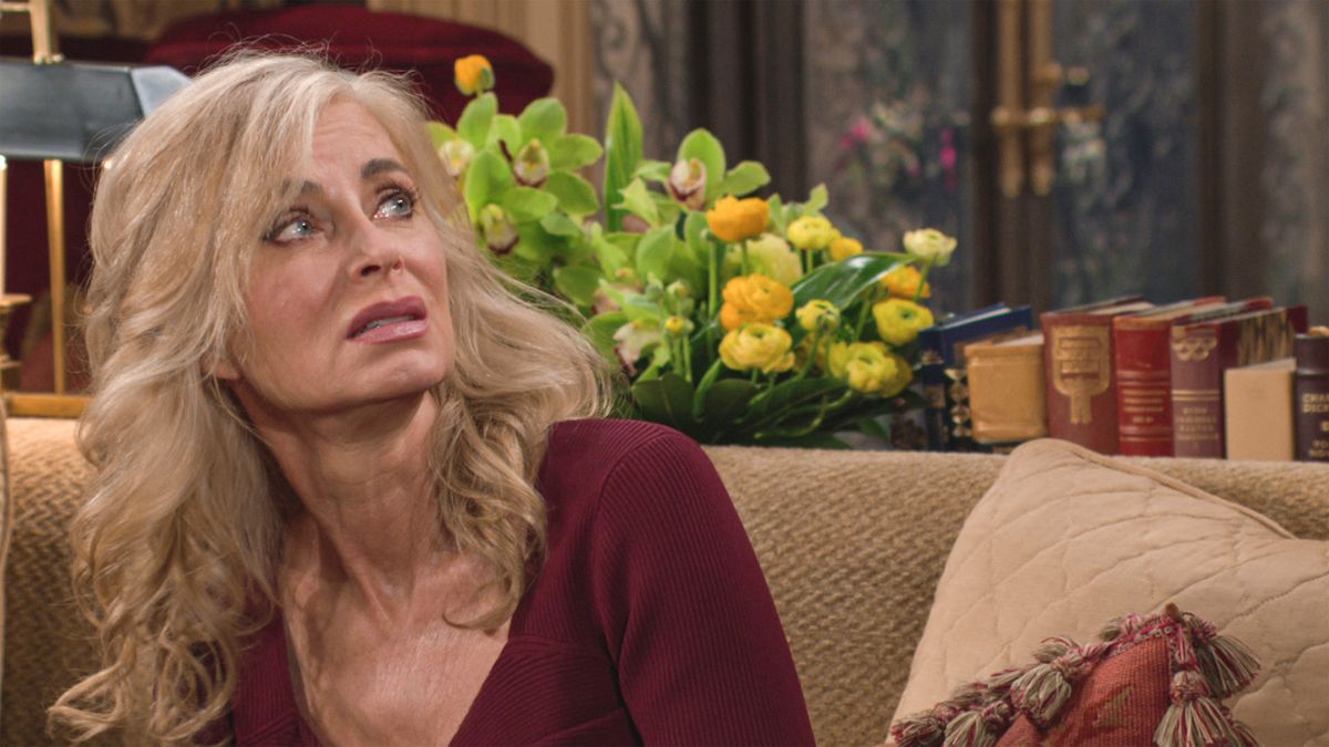 Elieen Davidson as Ashley distraught in The Young and the Restless