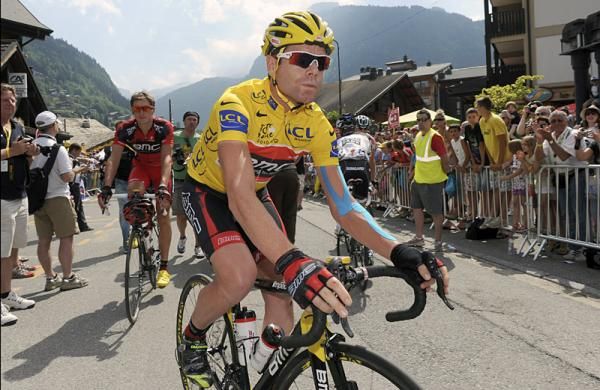Cadel Evans (BMC Racing Team), resplendent in yellow, awaits the start of stage 9.