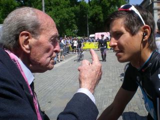 Alfredo Martini talks with Swedish rider Thomas Löfkvist