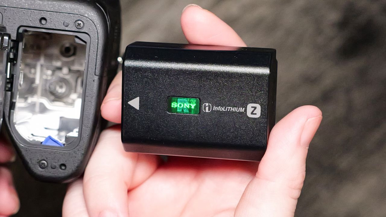 An image of the Sony A7 V battery in hand