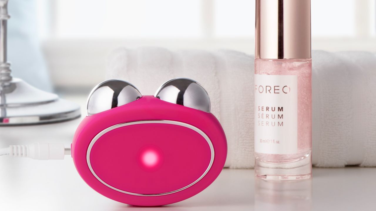 foreo bear next to foreo serum