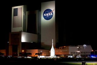 Orion Stops in Front of Vehicle Assembly Building