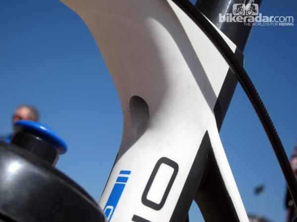 The clever seat binder for the Storck Aernario is hidden underneath the top tube.