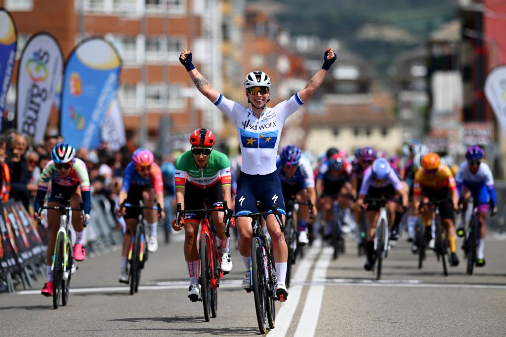 Lorena Wiebes (SD Worx) wins stage 1 Vuelta a Burgos