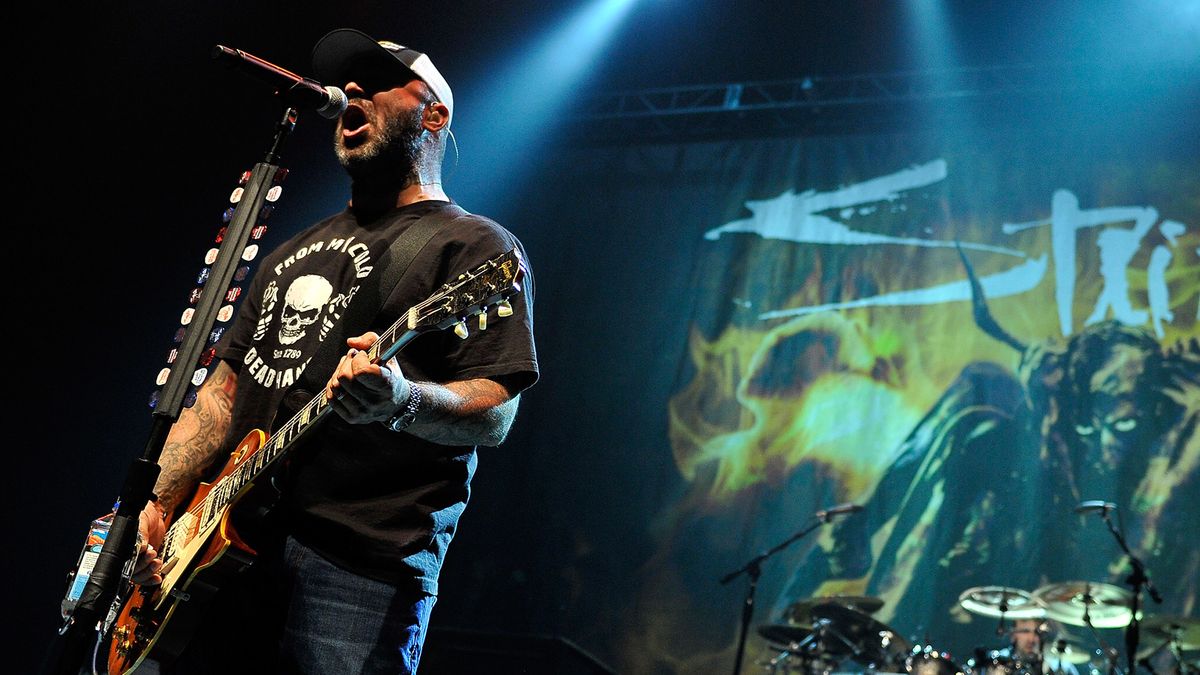 Aaron Lewis of Staind