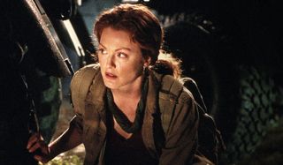 The Lost World: Jurassic Park Julianne Moore sneaking around an enemy camp