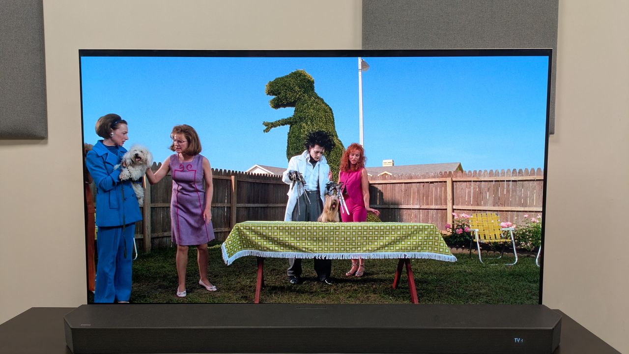 Edward Scissorhands 4K Blu-ray showing a Edward grooming dogs in garden on LG G5