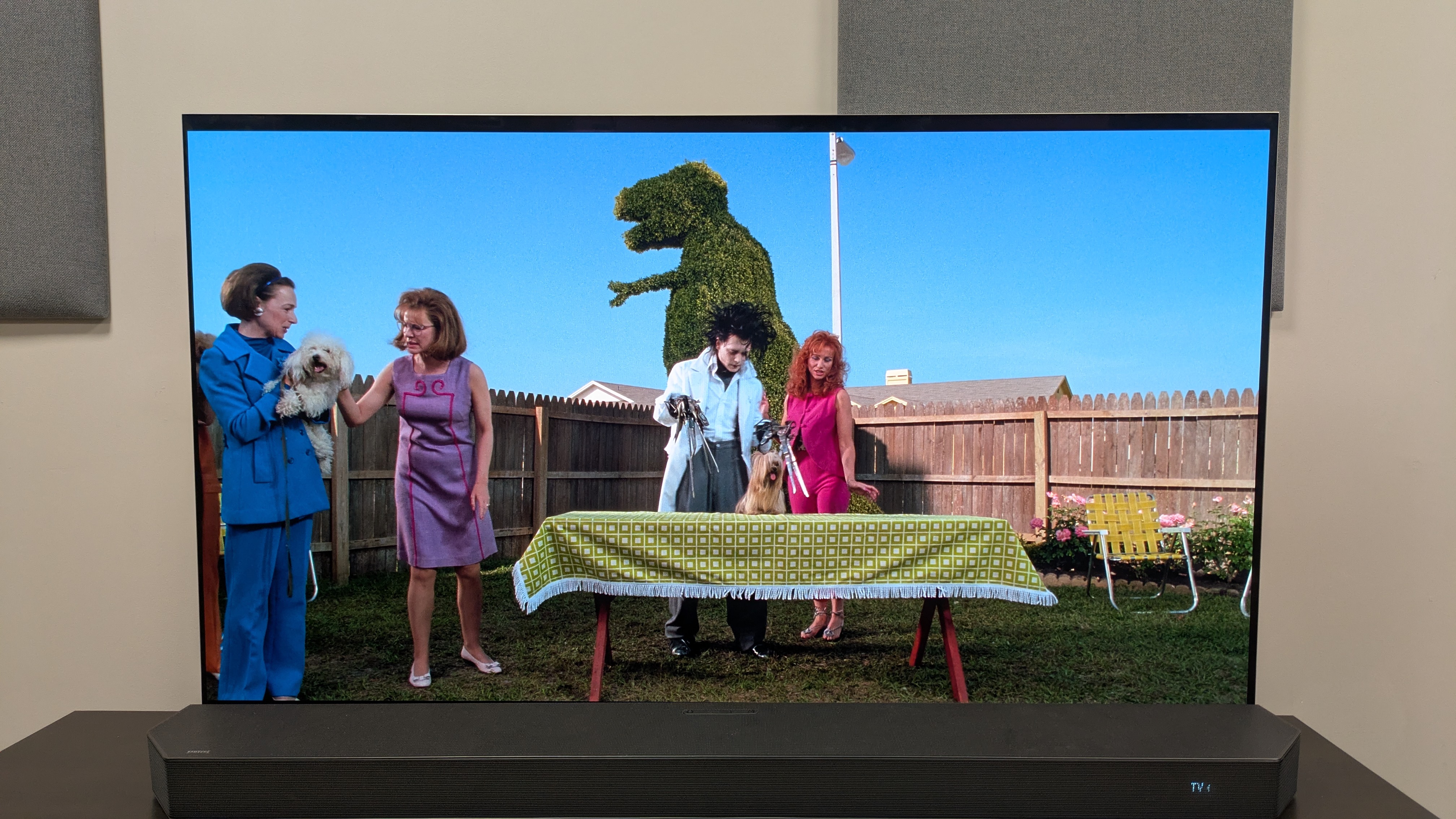 Edward Scissorhands 4K Blu-ray showing a Edward grooming dogs in garden on LG G5 