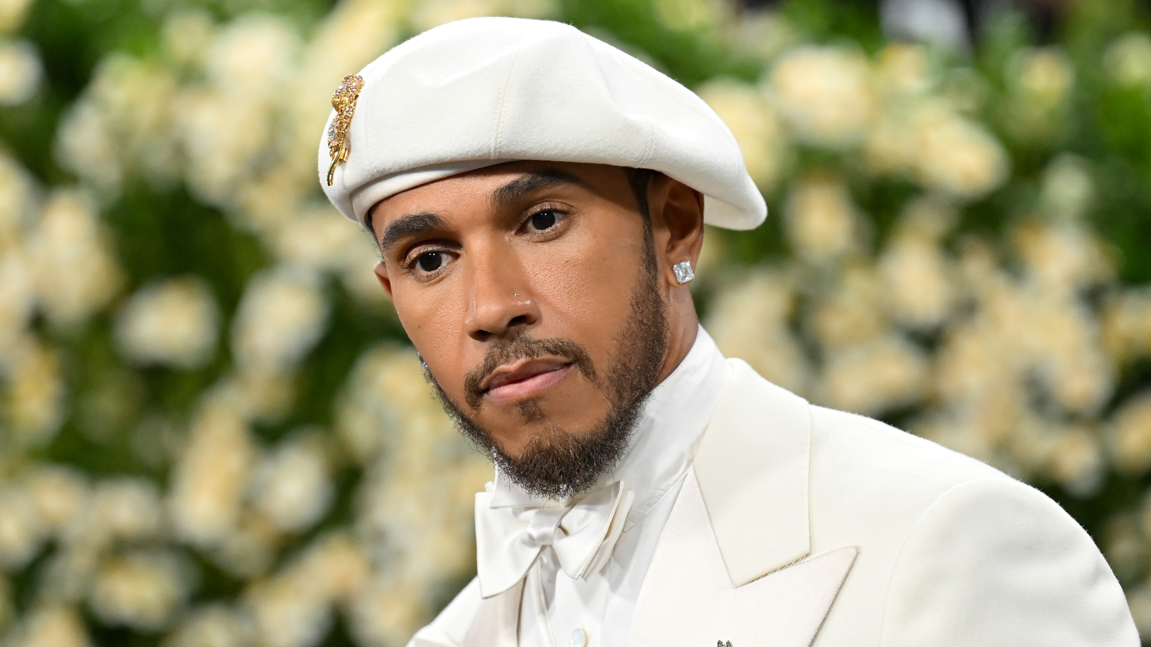 Lewis hamilton wears a full white look at the met gala.