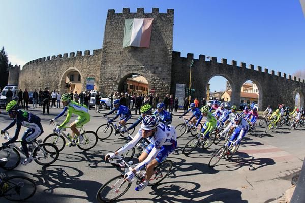 The peloton in action during stage 4 at Tirreno-Adriatico.
