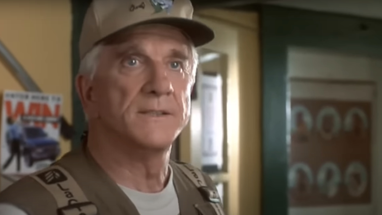 32 Hilarious Lines By Leslie Nielsen In His Funniest Movies